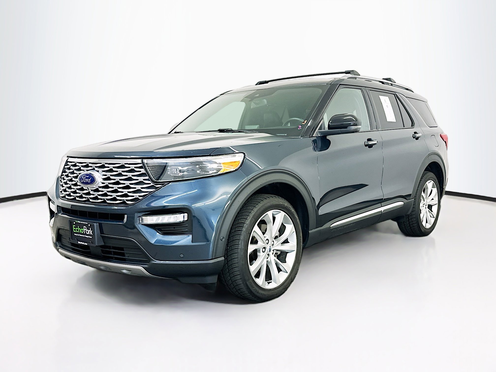 Used 2023 Ford Explorer Platinum w/ Technology Package AWD/4WD image 3
