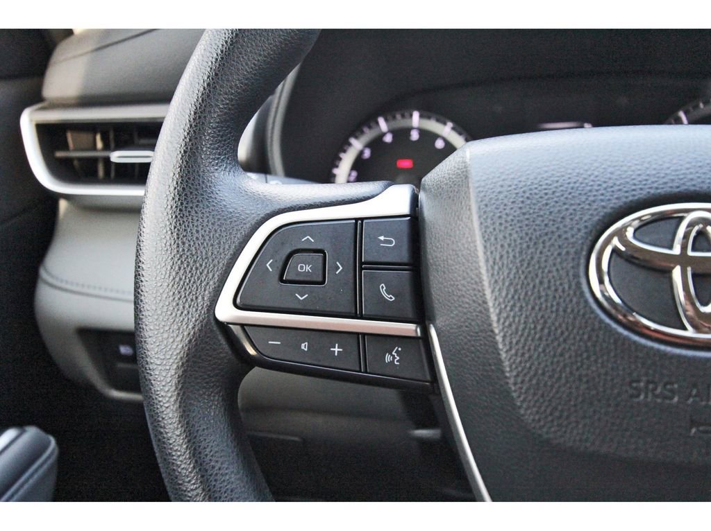 Used 2022 Toyota Highlander L image 24