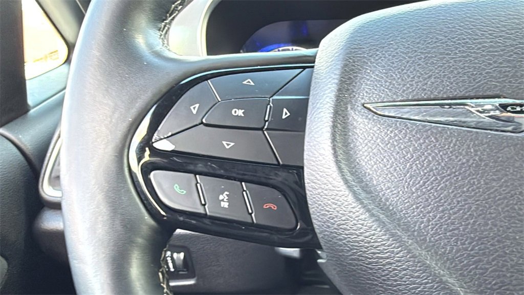 Used 2018 Chrysler Pacifica Touring-L Plus image 26