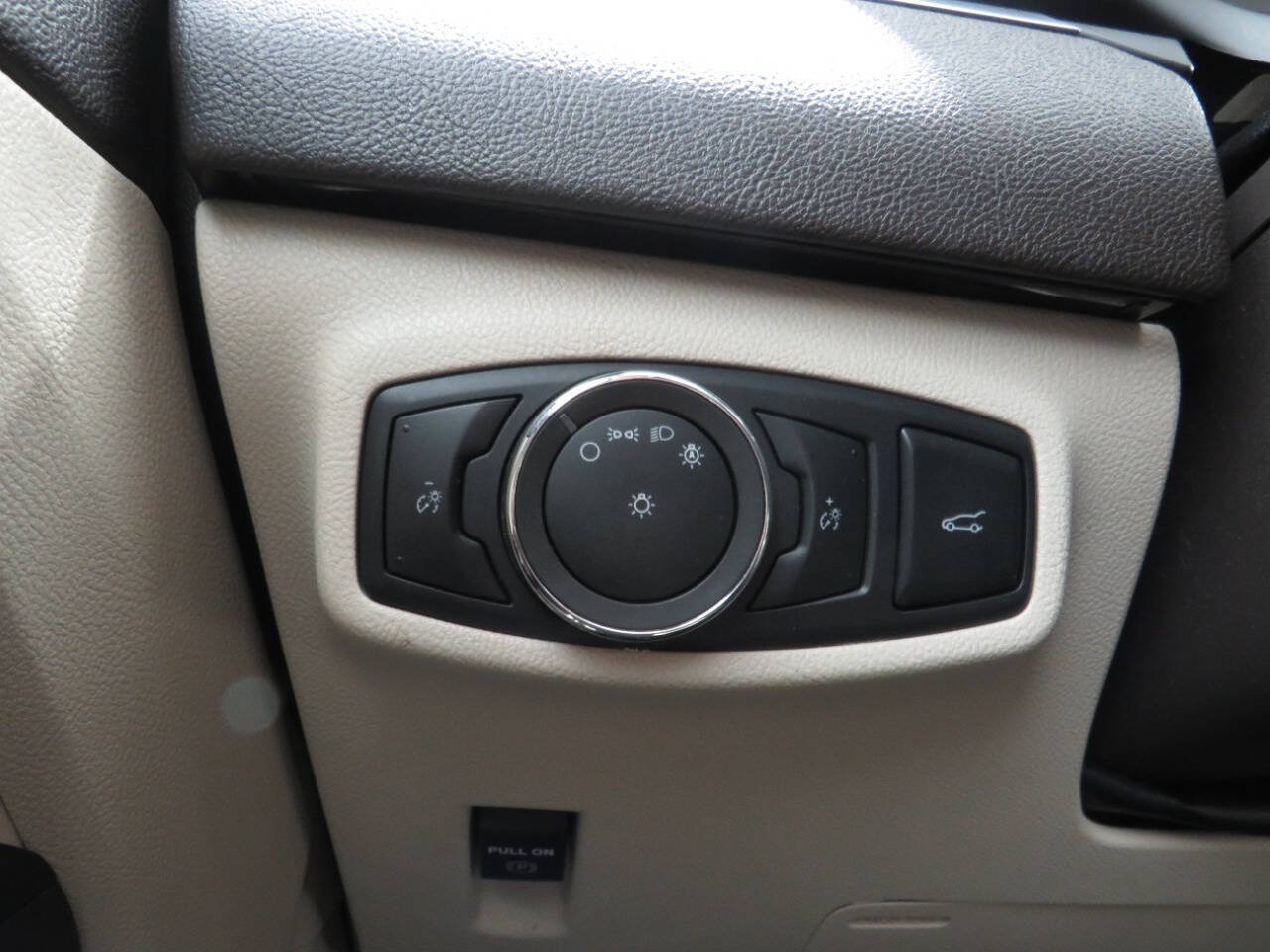 Used 2018 Lincoln MKC Premiere FWD image 19