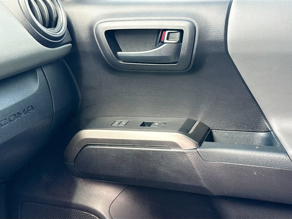 Used 2020 Toyota Tacoma SR5 RWD image 22