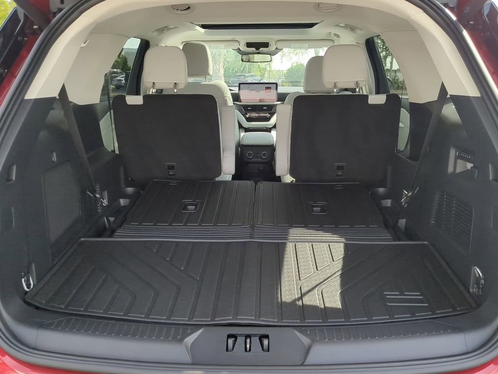Used 2025 Ford Explorer Platinum w/ Ultimate Package image 13
