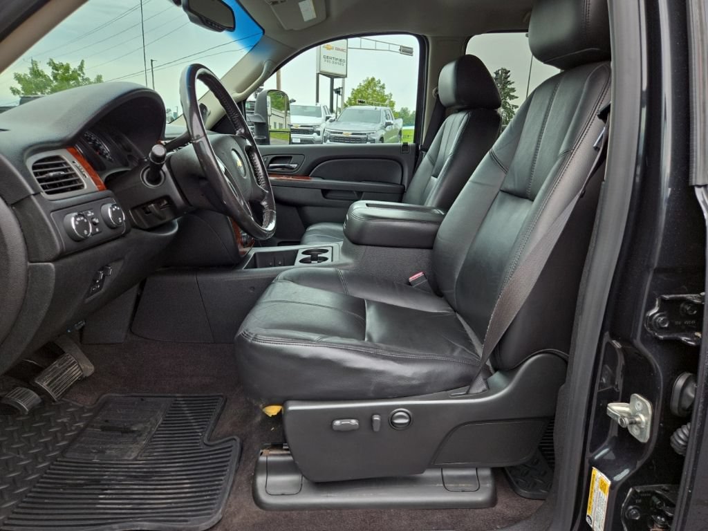 Used 2010 Chevrolet Silverado 2500 LTZ w/ Convenience Package AWD/4WD image 15