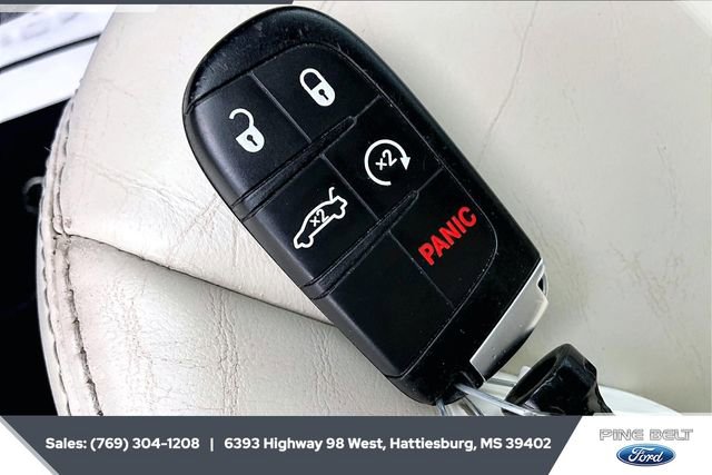 Used 2023 Chrysler 300 Touring L image 9