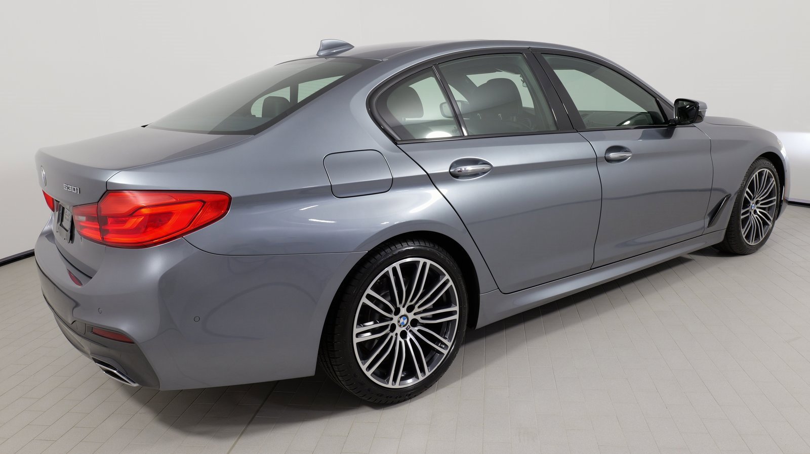 Used 2018 BMW 530i xDrive w/ M Sport Package image 26