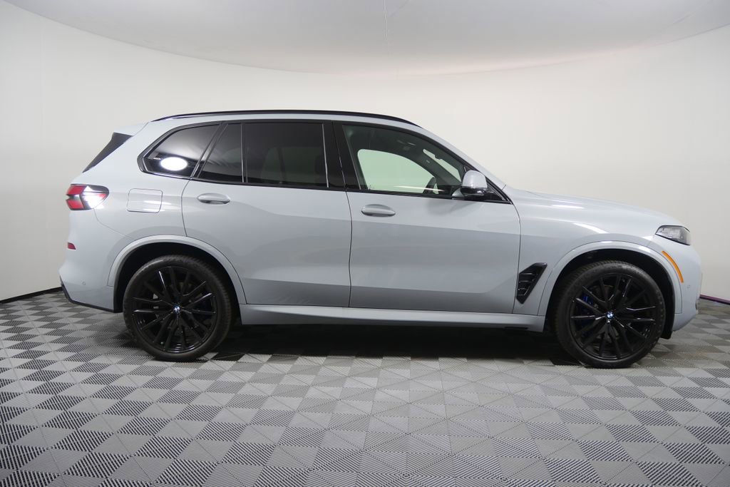 New 2026 BMW X5 sDrive40i w/ M Sport Package RWD image 2