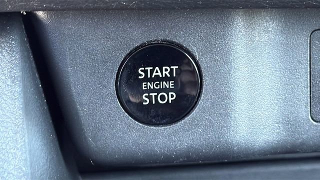 Used 2024 Nissan Rogue SV AWD/4WD image 17