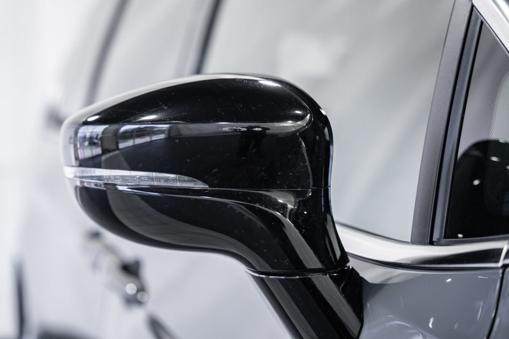 Used 2025 Chrysler Pacifica Select image 17