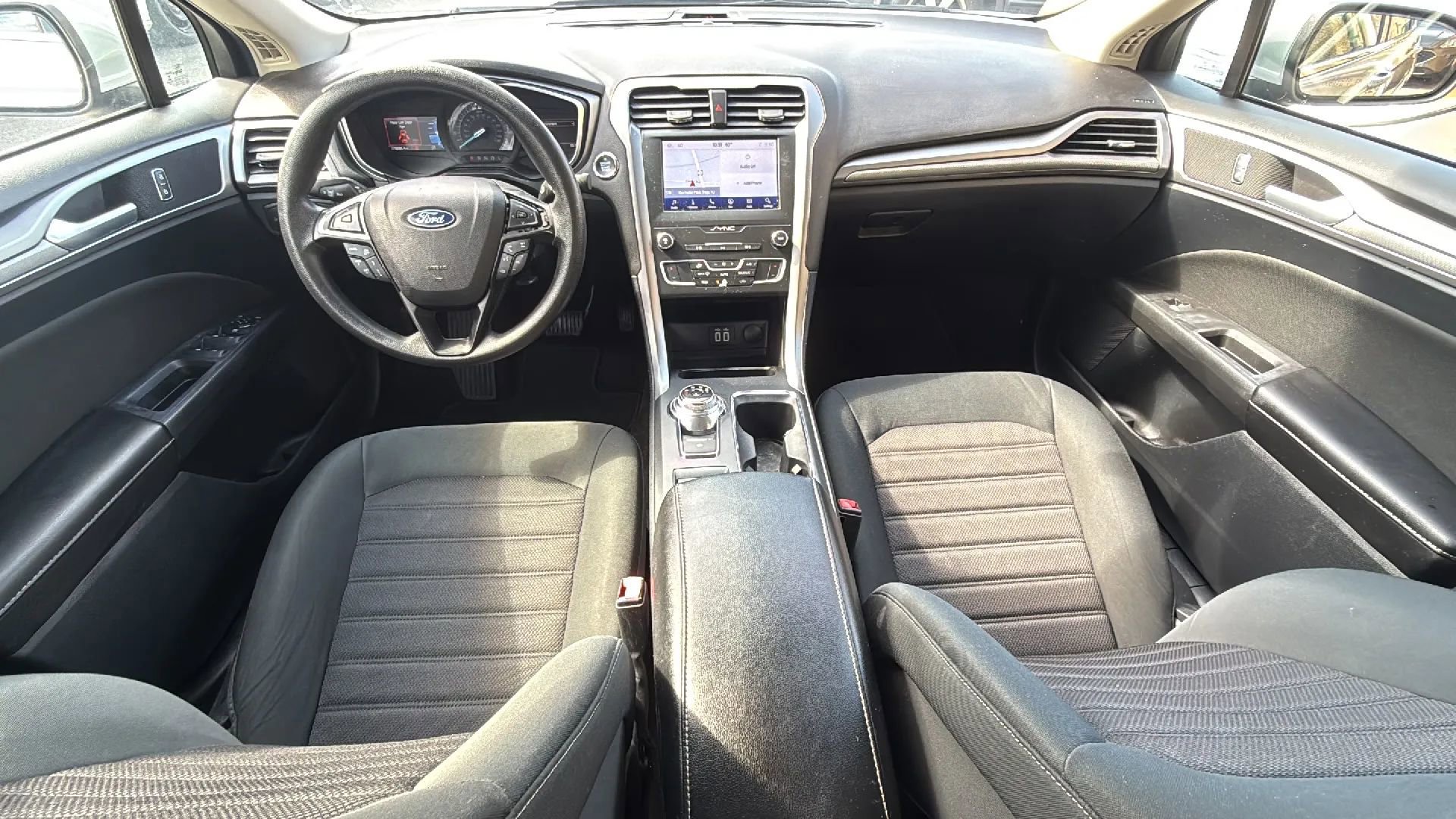 Used 2020 Ford Fusion SE FWD image 29