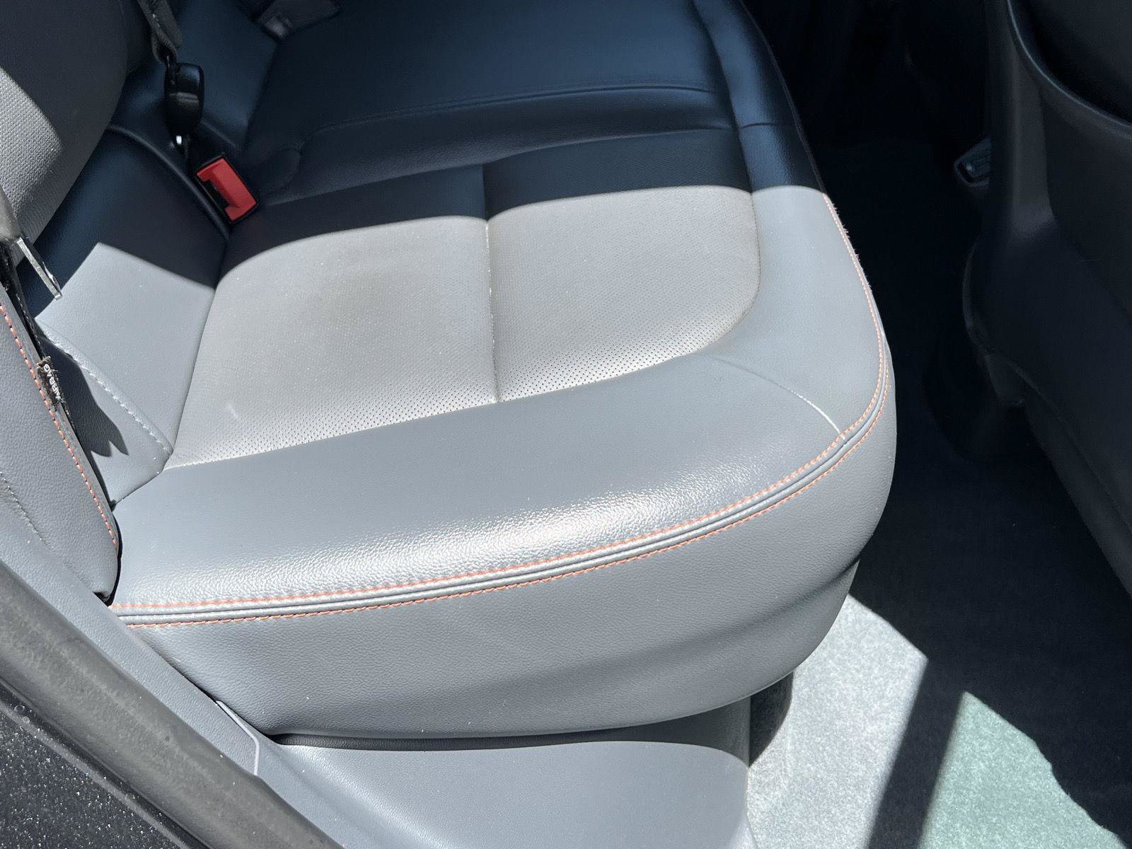 Used 2018 Chevrolet Bolt Premier w/ Driver Confidence II Package FWD image 21