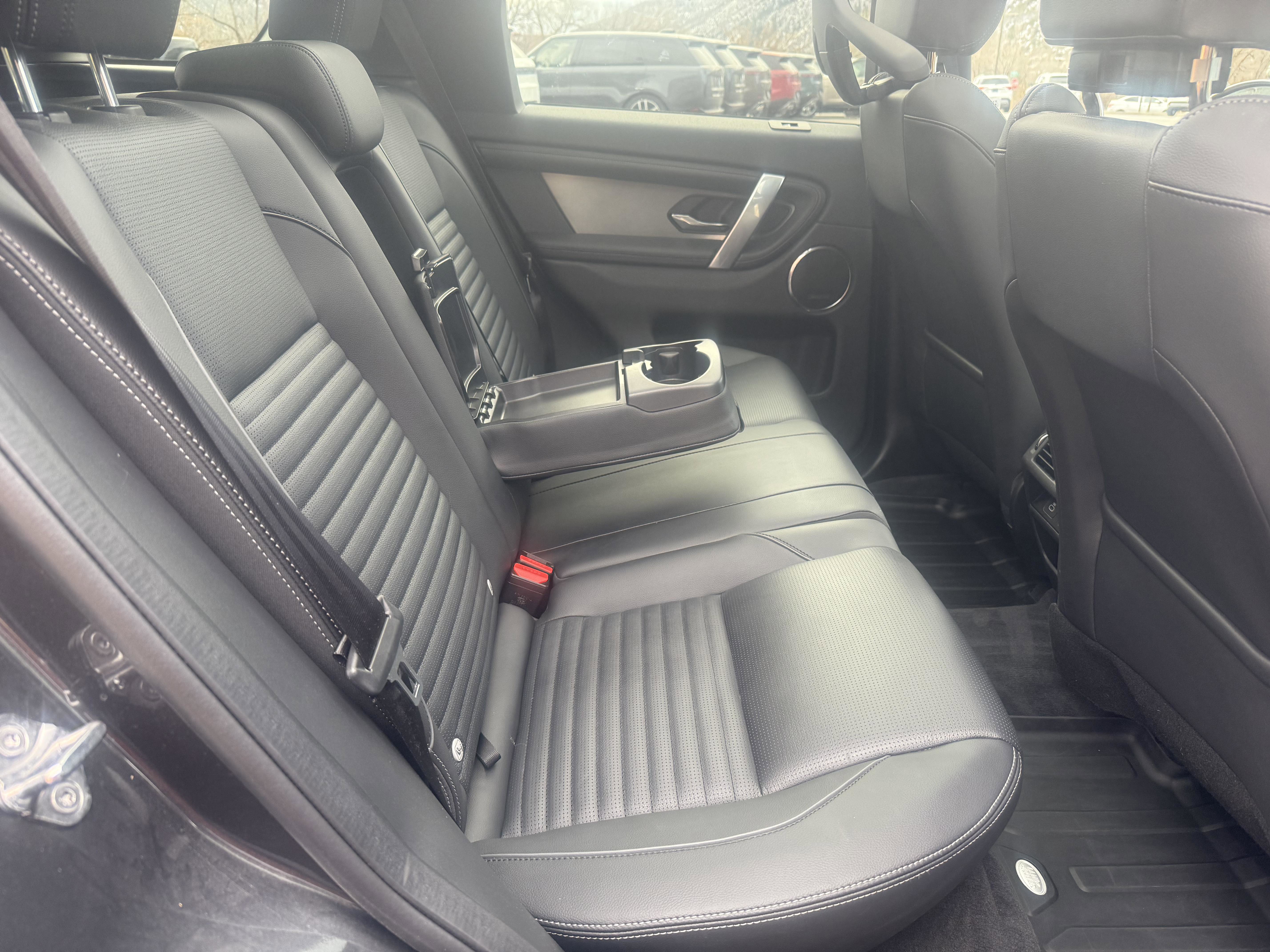 Used 2025 Land Rover Discovery Sport Dynamic SE image 36