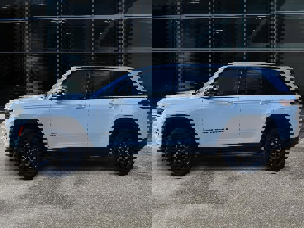 New 2025 Jeep Grand Cherokee Limited w/ Black Appearance Package image 4