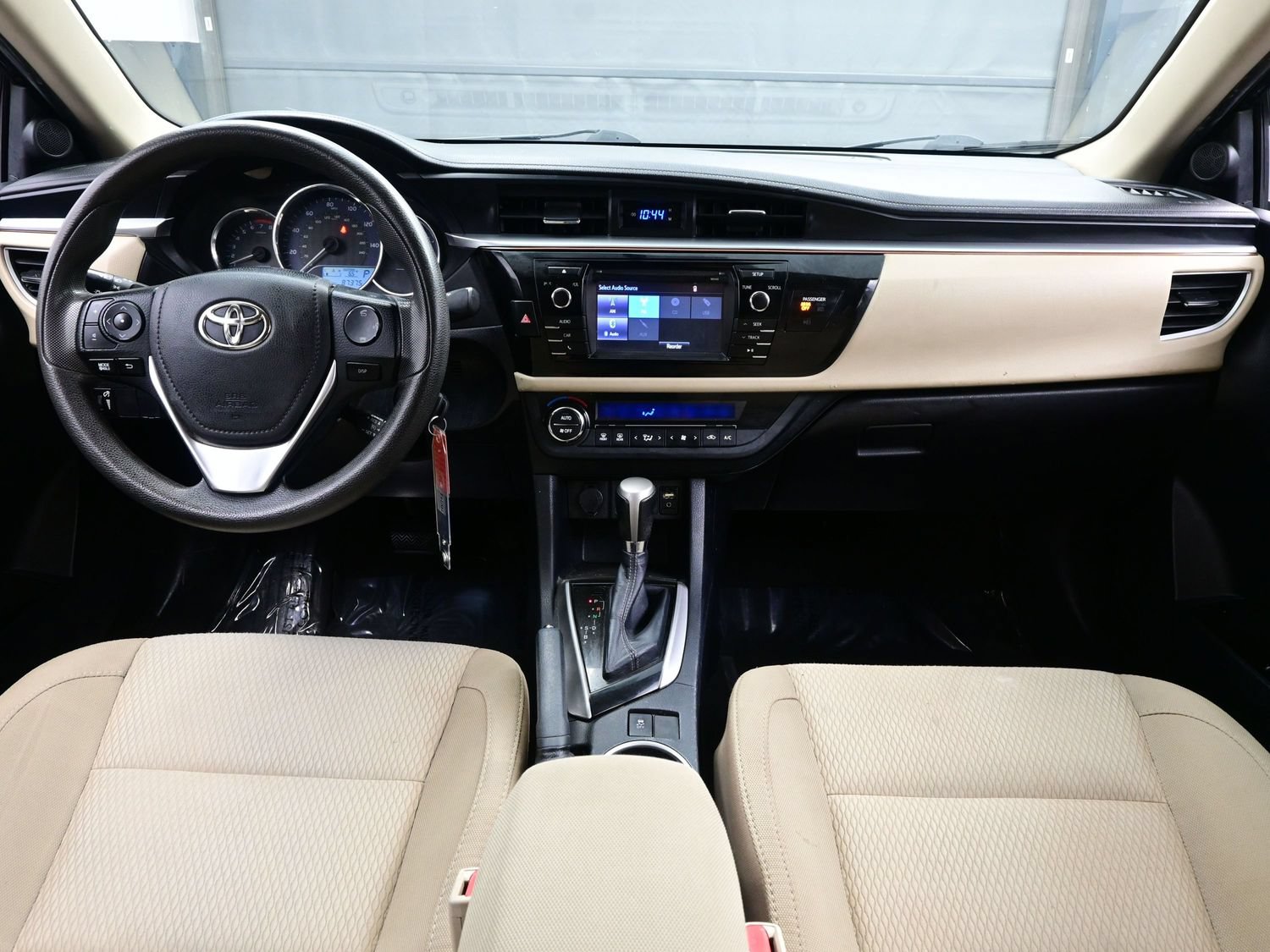 Used 2015 Toyota Corolla LE FWD image 19