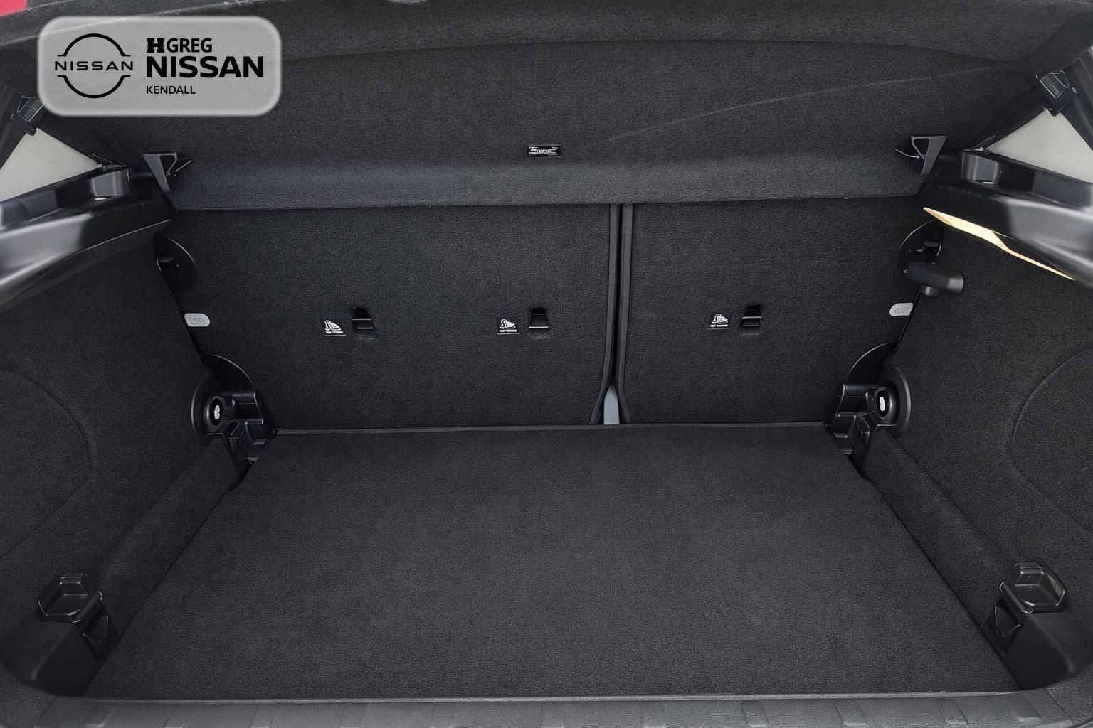 Used 2017 MINI Cooper 4-Door Hardtop w/ Technology Package FWD image 14