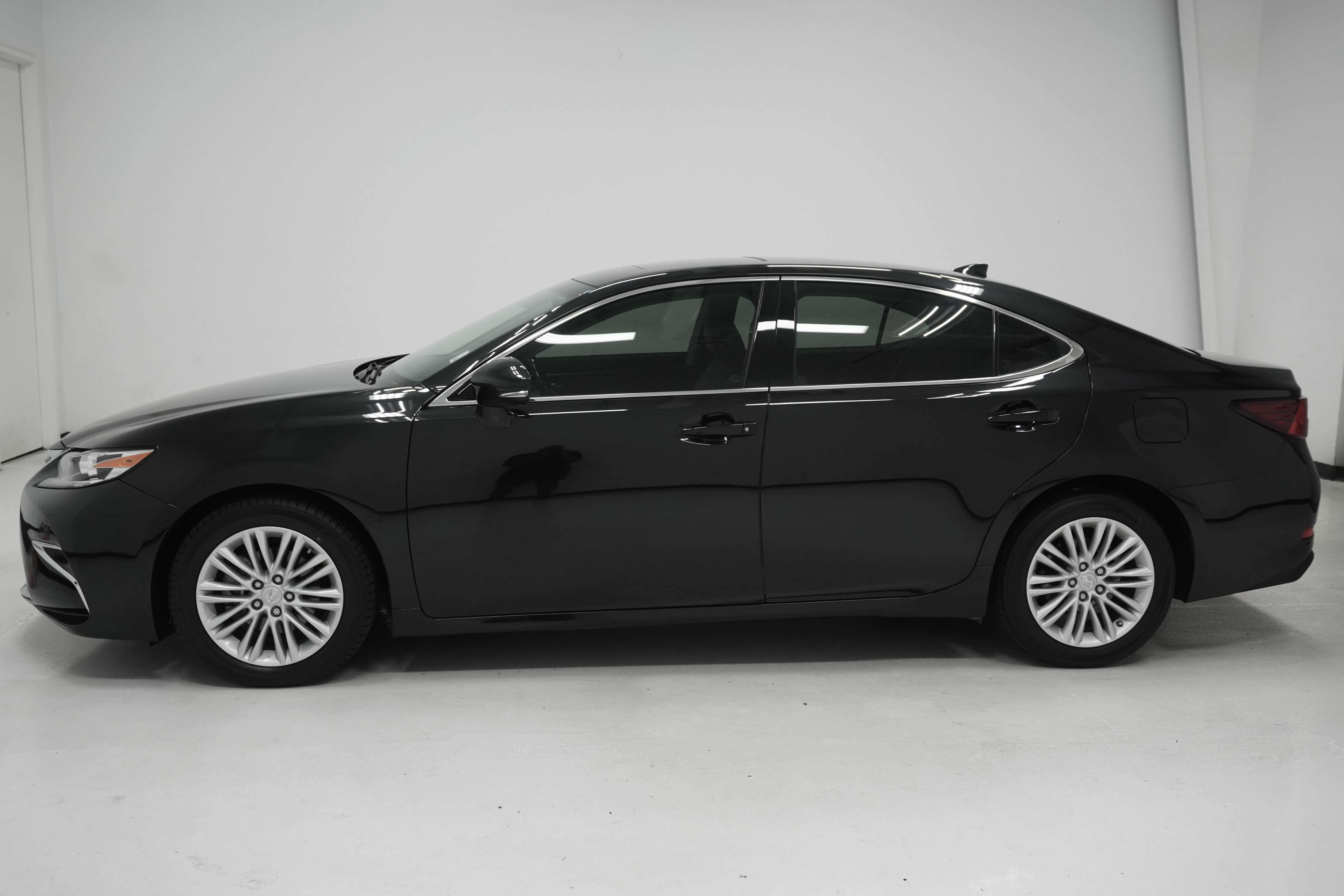 Used 2017 Lexus ES 350 w/ Premium Package FWD image 7