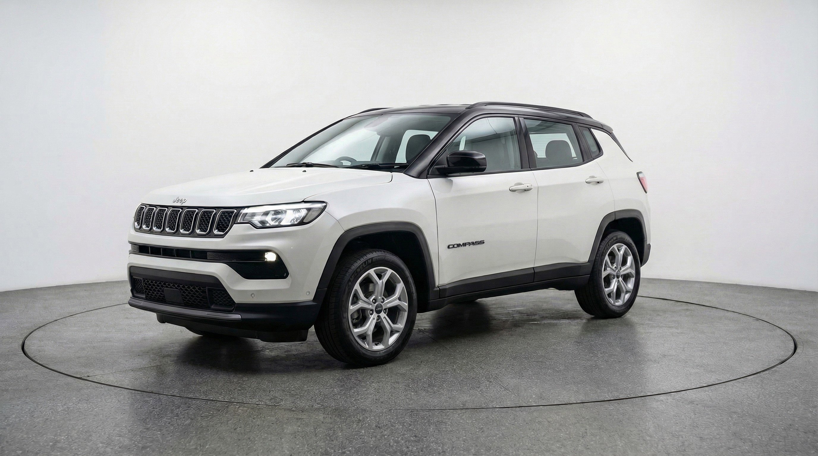 Used 2025 Jeep Compass Latitude AWD/4WD image 3