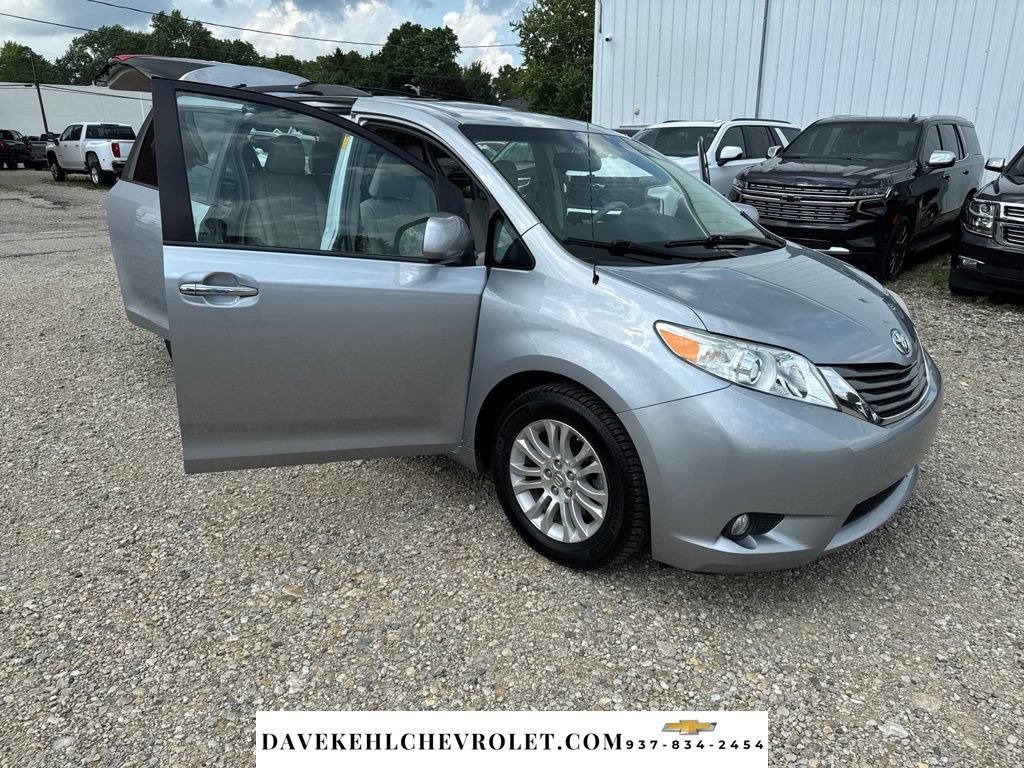 Used 2014 Toyota Sienna XLE w/ Entertainment Package FWD image 36