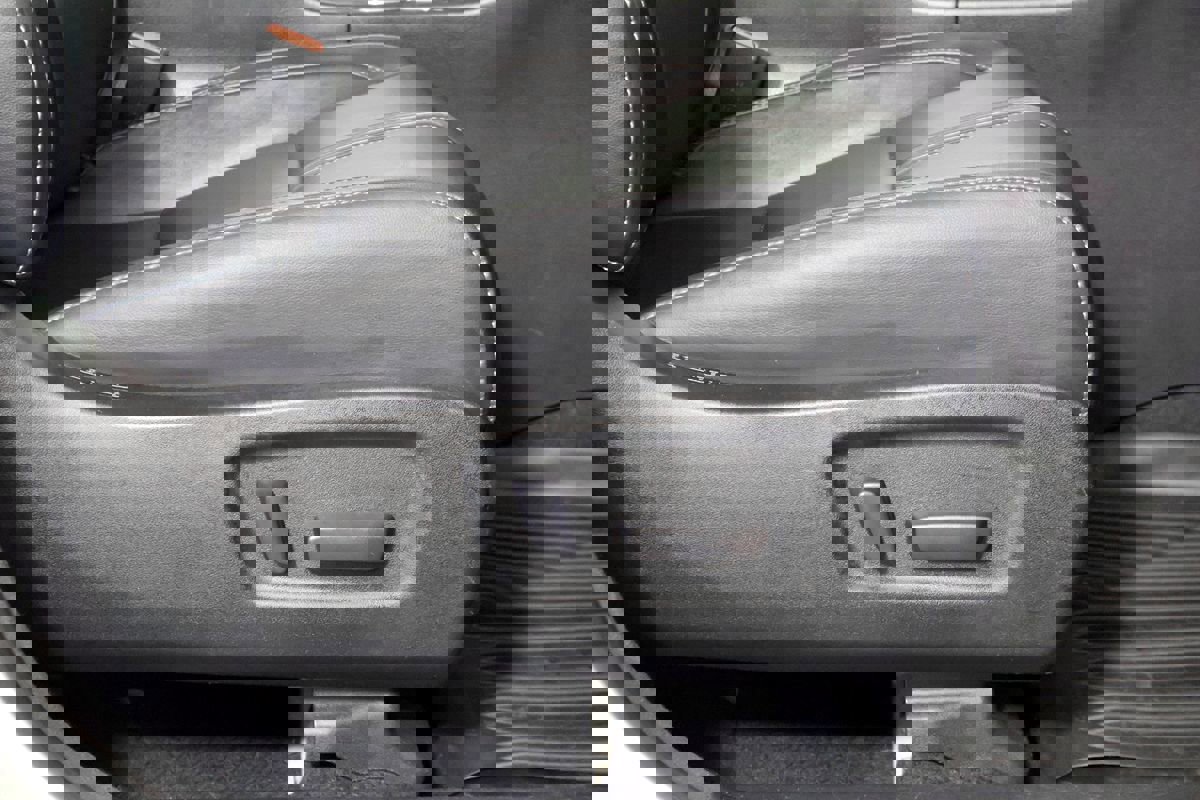 Used 2018 Toyota Highlander SE image 31