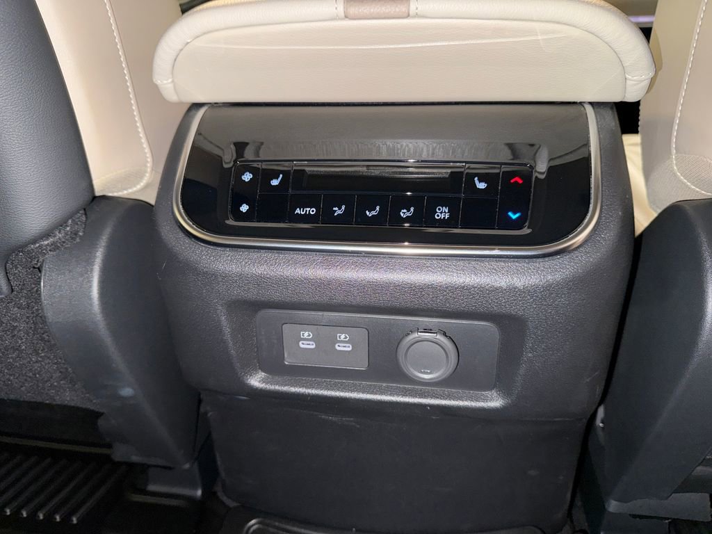 Used 2025 Nissan Armada Platinum w/ Convenience Package image 28