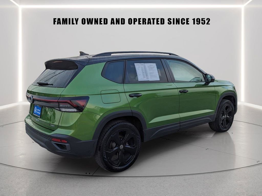 Certified 2025 Volkswagen Taos SE AWD/4WD image 6
