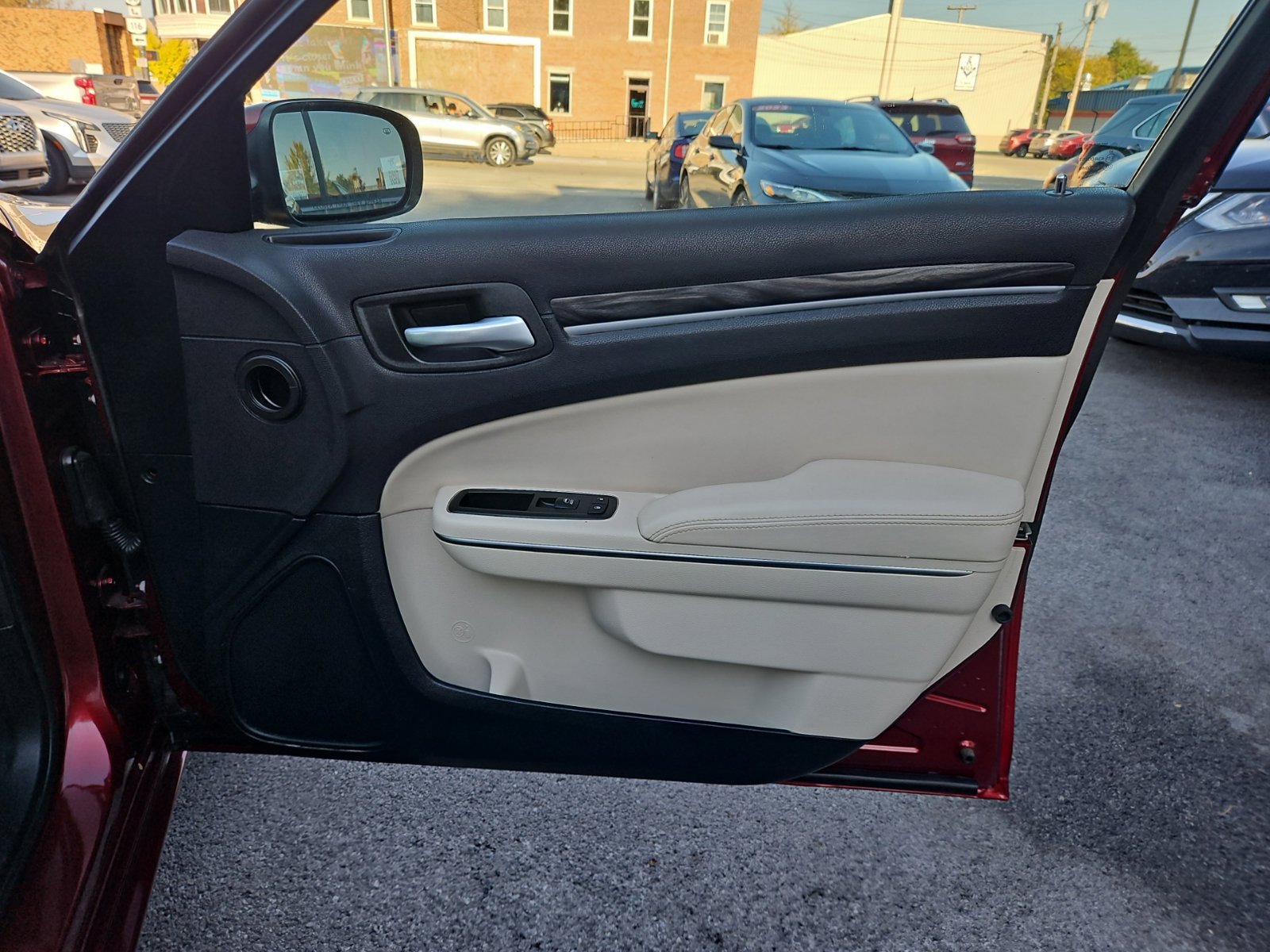 Used 2016 Chrysler 300 Limited RWD image 21