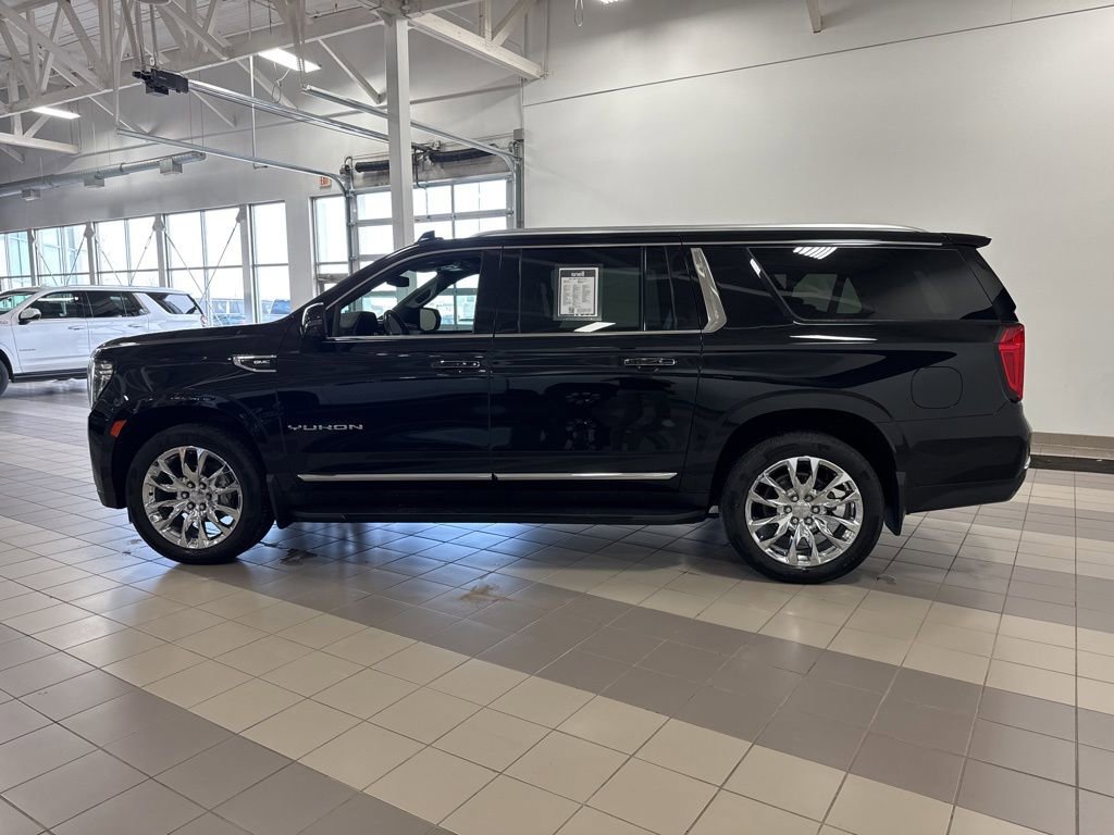 Used 2021 GMC Yukon XL SLT w/ SLT Premium Package AWD/4WD image 2