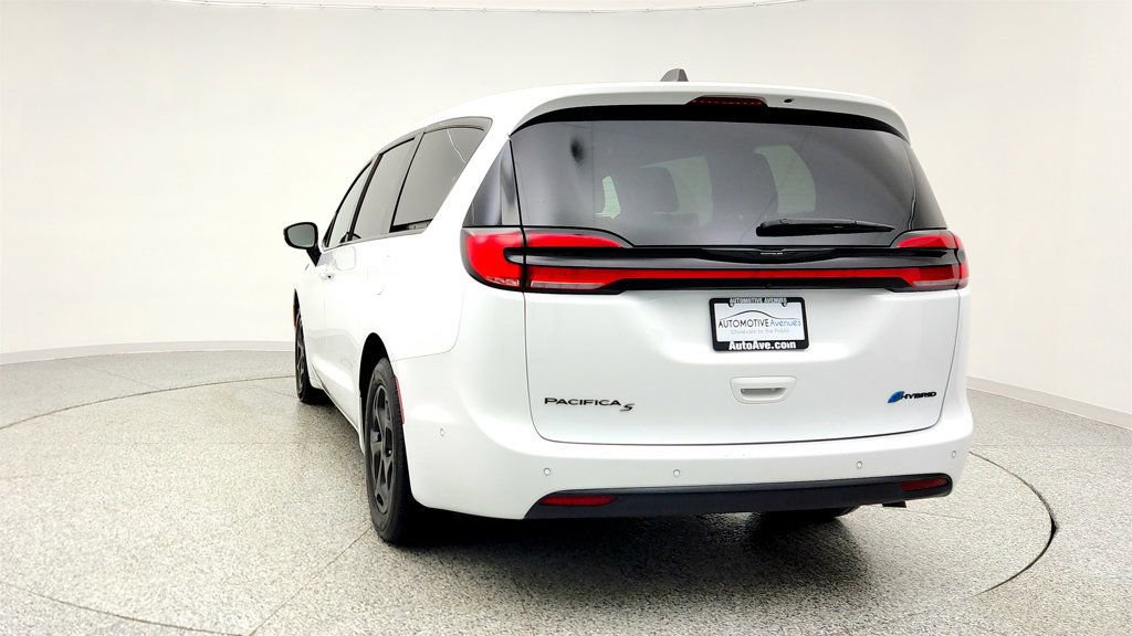 Used 2024 Chrysler Pacifica Limited FWD image 6