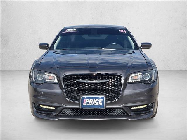 Used 2021 Chrysler 300 Touring L RWD image 2