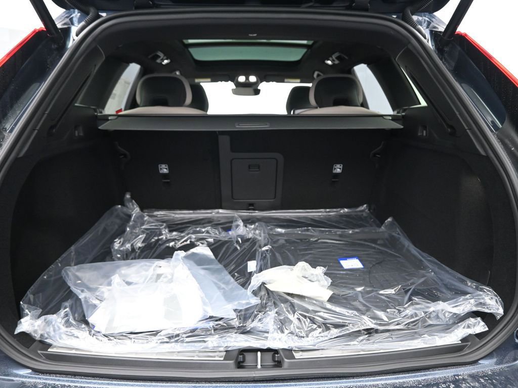 New 2026 Volvo XC60 B5 Plus w/ Climate Package image 25