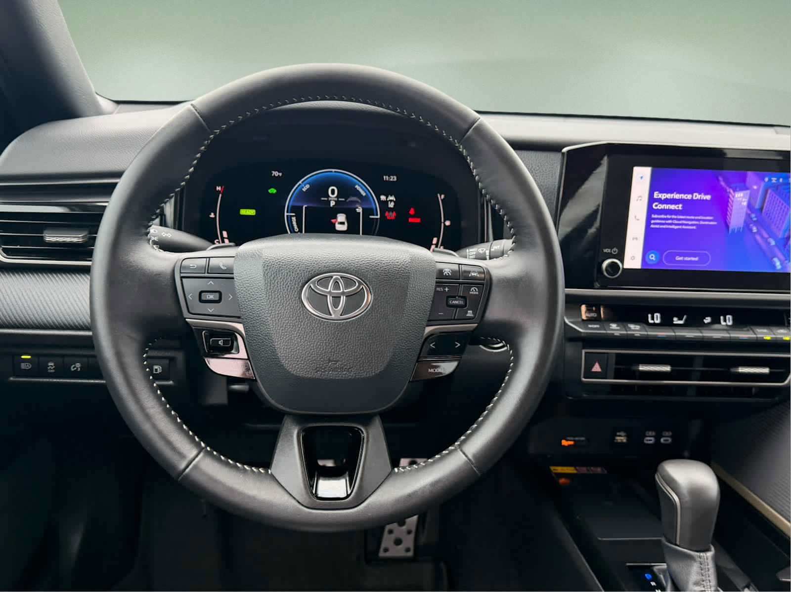 Used 2025 Toyota Camry SE w/ Convenience Package FWD image 15