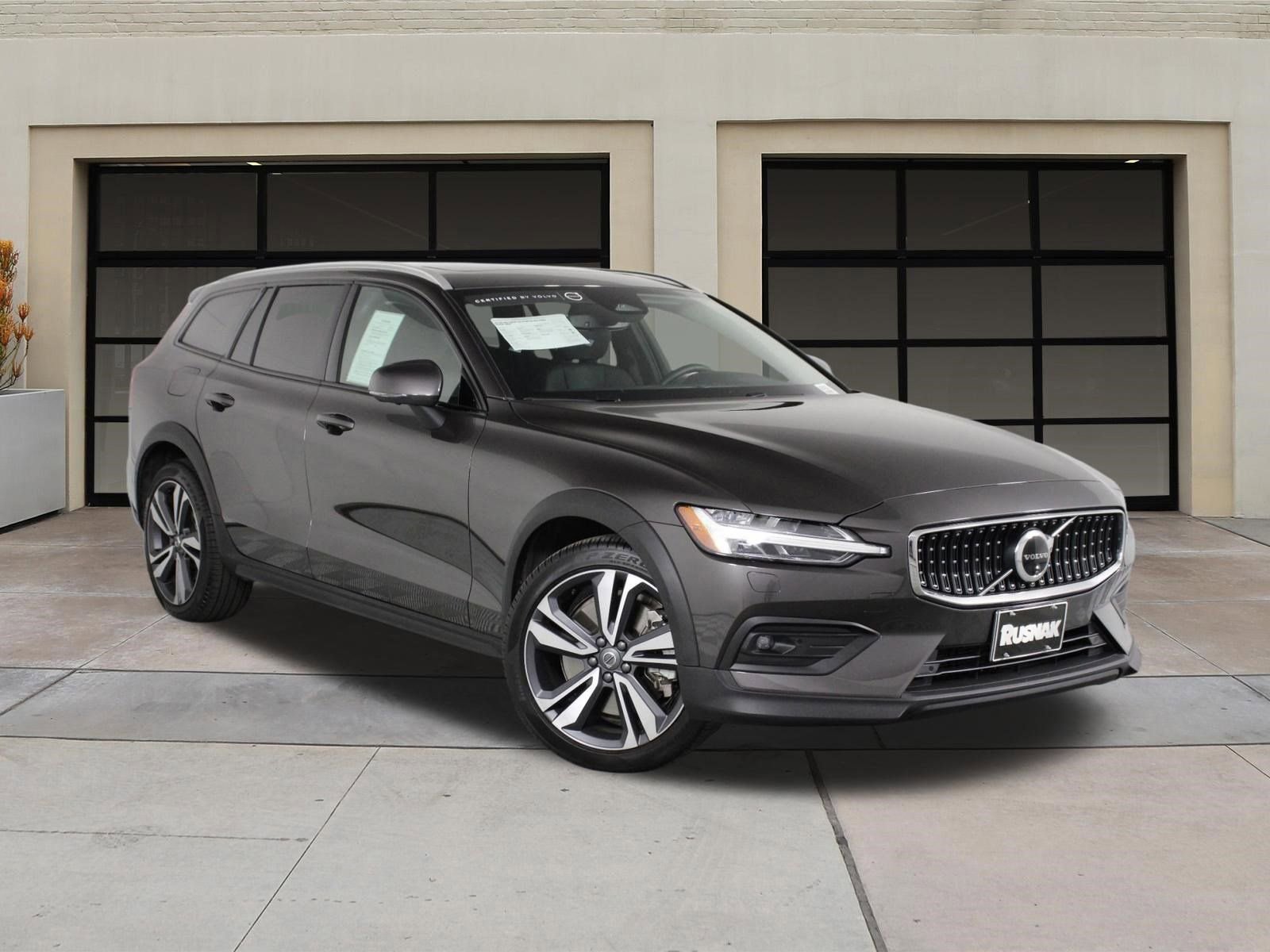 Certified 2025 Volvo V60 B5 Cross Country Plus image 34