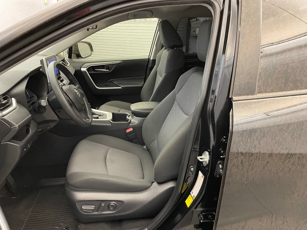 Used 2025 Toyota RAV4 XLE AWD/4WD image 21