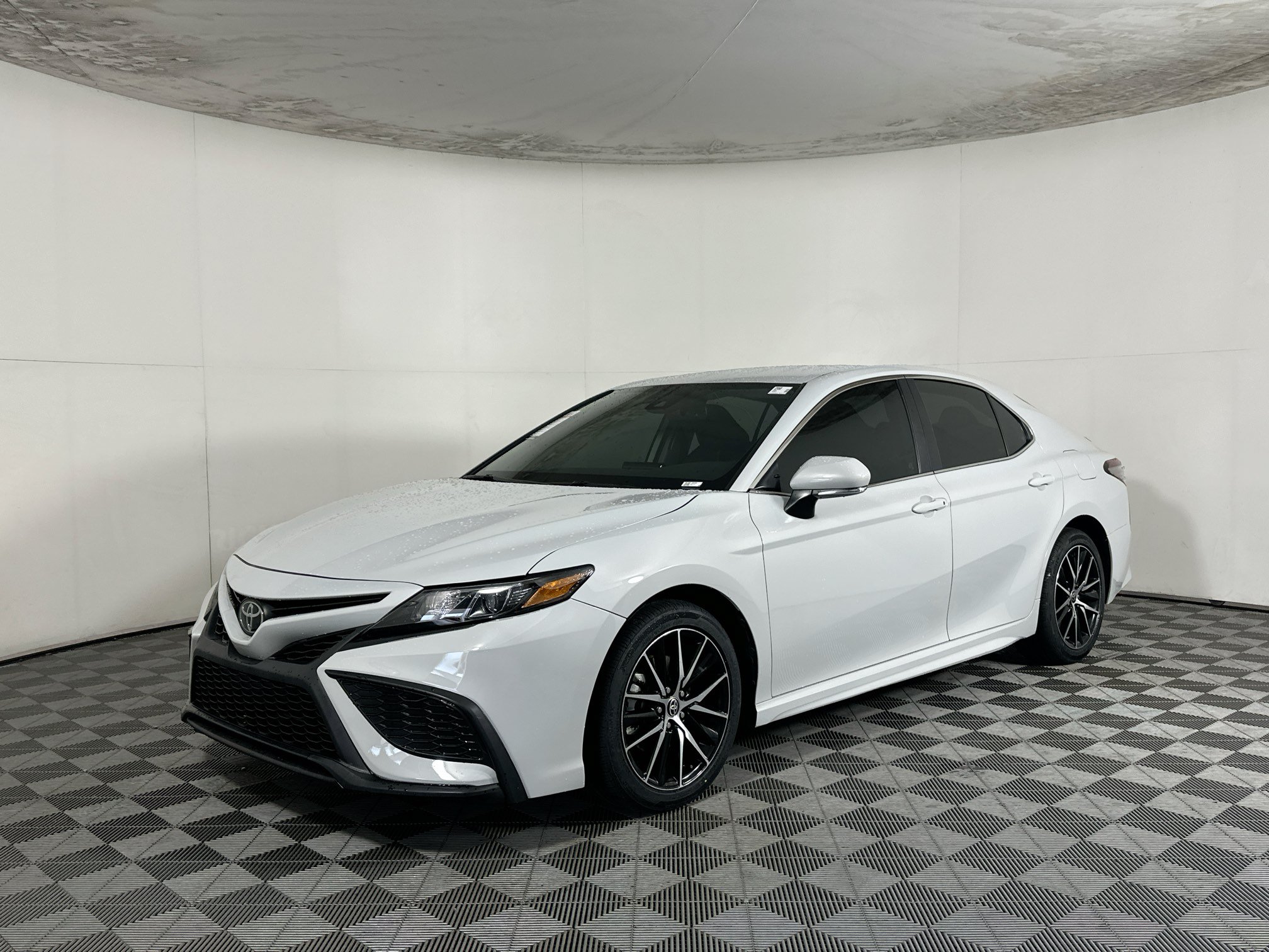 Used 2024 Toyota Camry SE w/ Convenience Package FWD image 7
