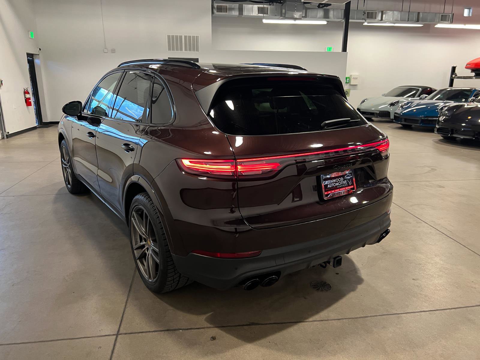 Used 2023 Porsche Cayenne Platinum Edition AWD/4WD image 5