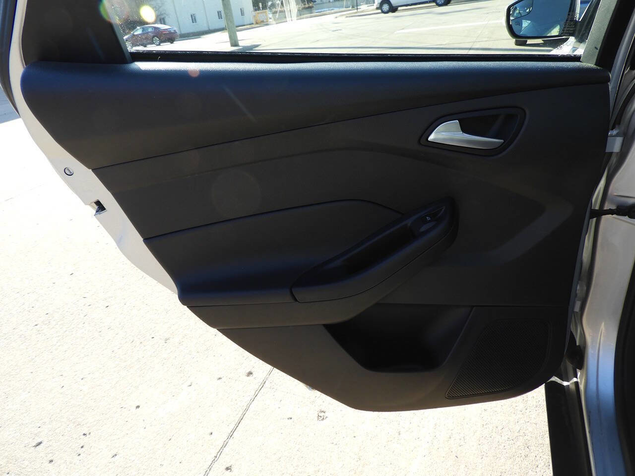 Used 2015 Ford Focus SE w/ SE Cold Weather Package image 22