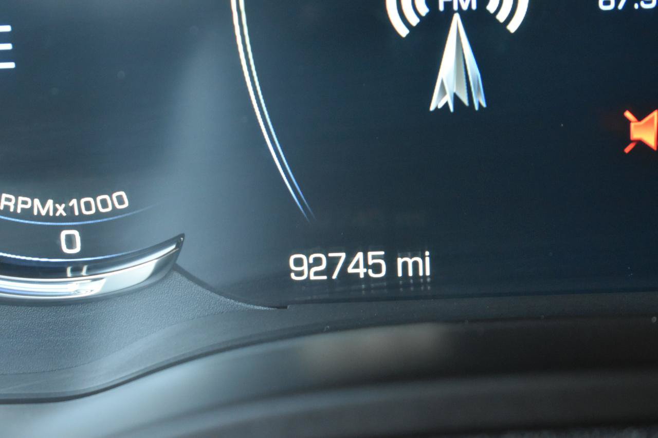 Used 2016 Cadillac Escalade Luxury AWD/4WD image 18