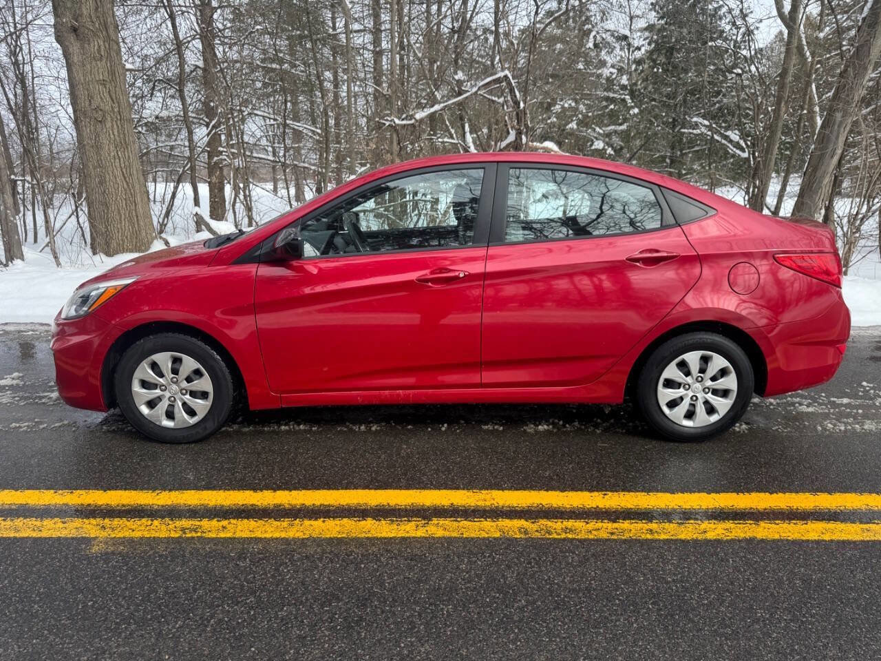 Used 2015 Hyundai Accent GLS image 2