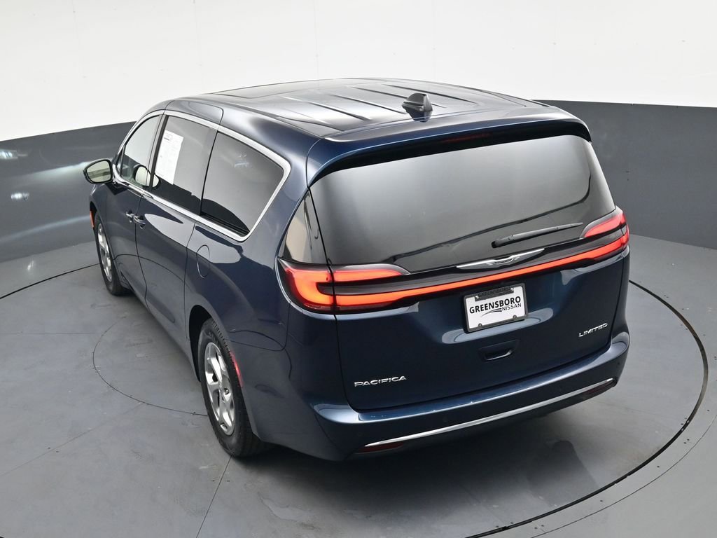 Used 2024 Chrysler Pacifica Limited image 30