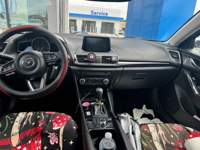 Used 2018 MAZDA MAZDA3 Grand Touring w/ Premium Equipment Package FWD image 14