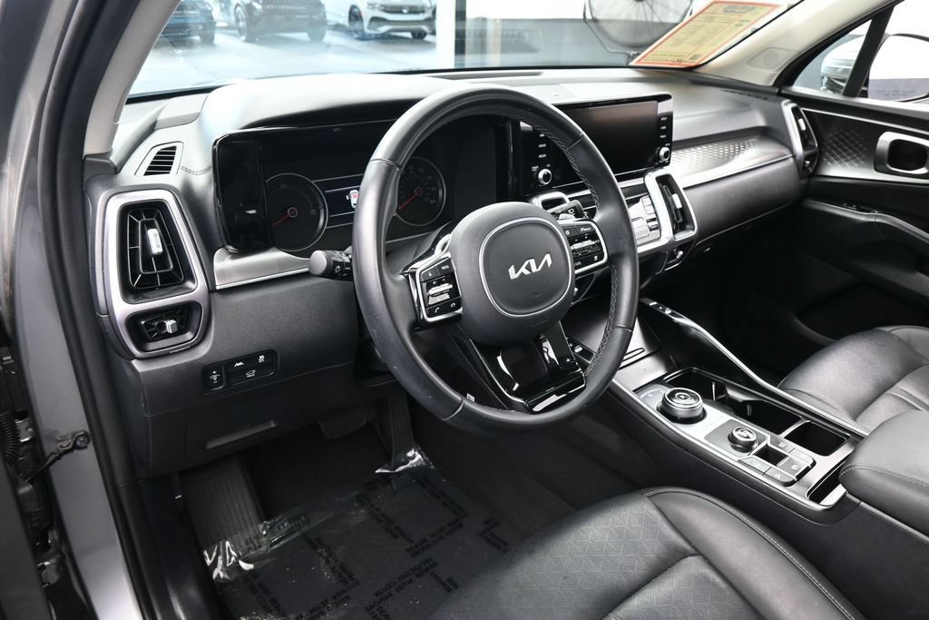 Used 2023 Kia Sorento EX w/ Panoramic Sunroof Package FWD image 12