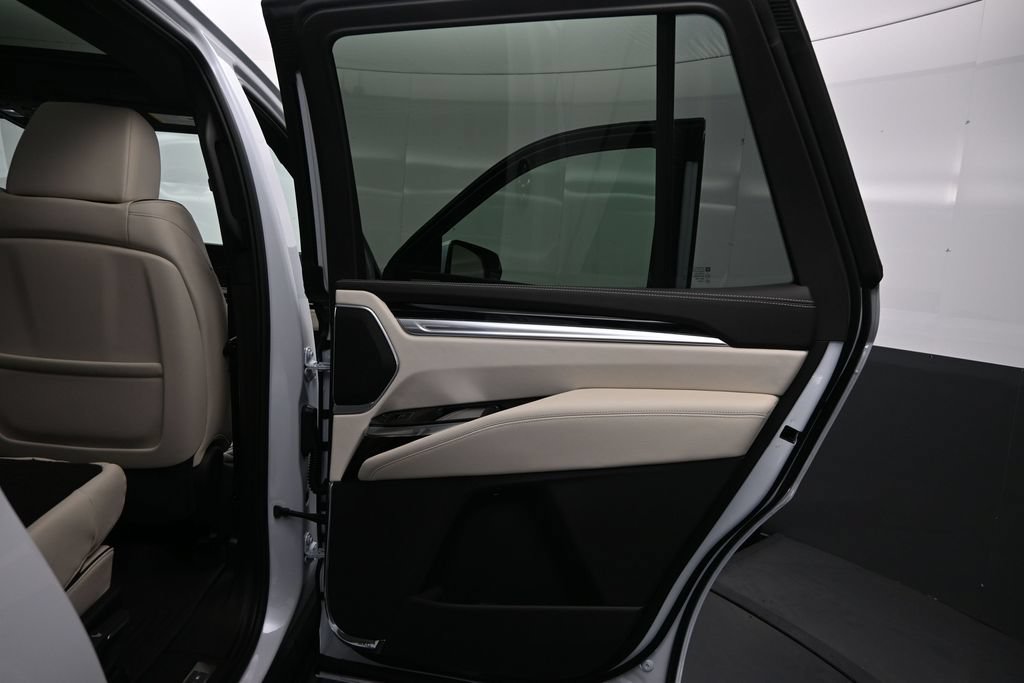 New 2026 Cadillac Escalade Sport w/ LPO, ONYX Package AWD/4WD image 15