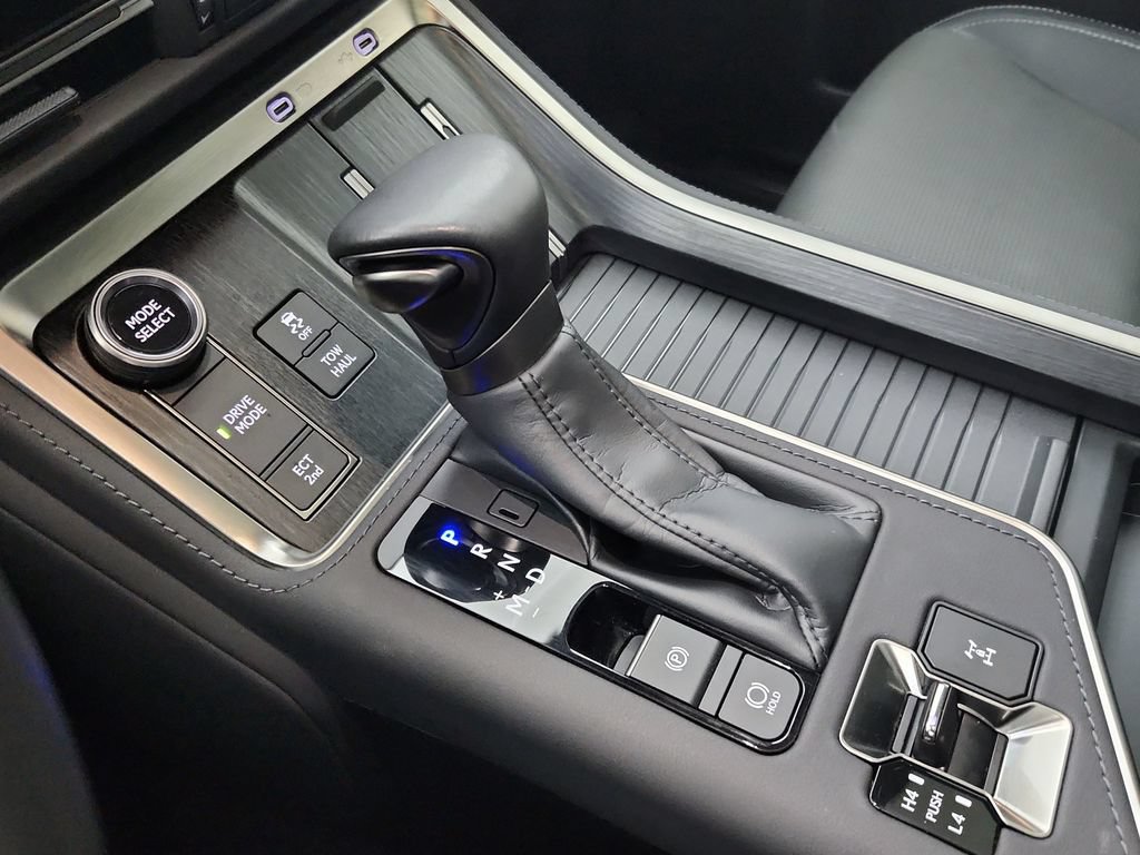 Used 2024 Lexus GX 550 w/ Accessory Package (2T) AWD/4WD image 13