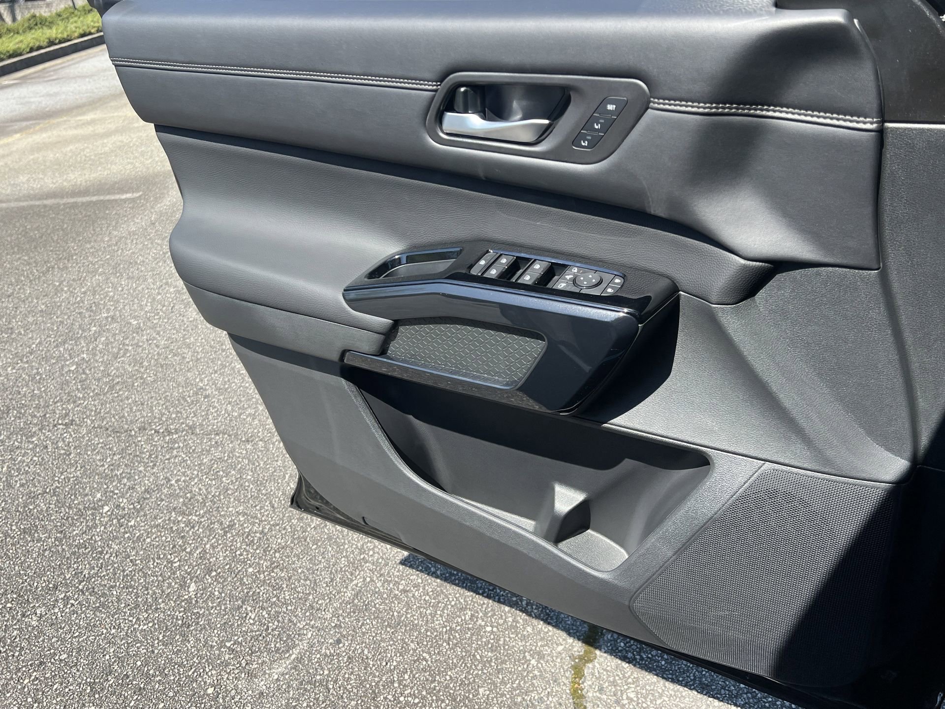 New 2026 Nissan Pathfinder Platinum image 16