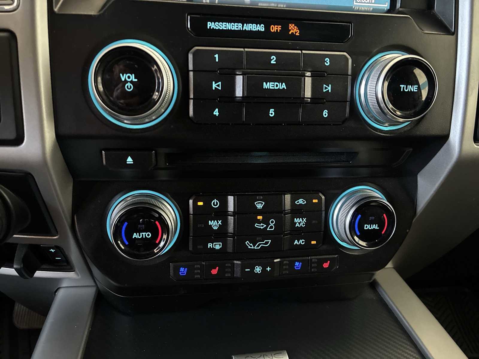 Used 2018 Ford F150 Lariat w/ Equipment Group 501A Mid image 17