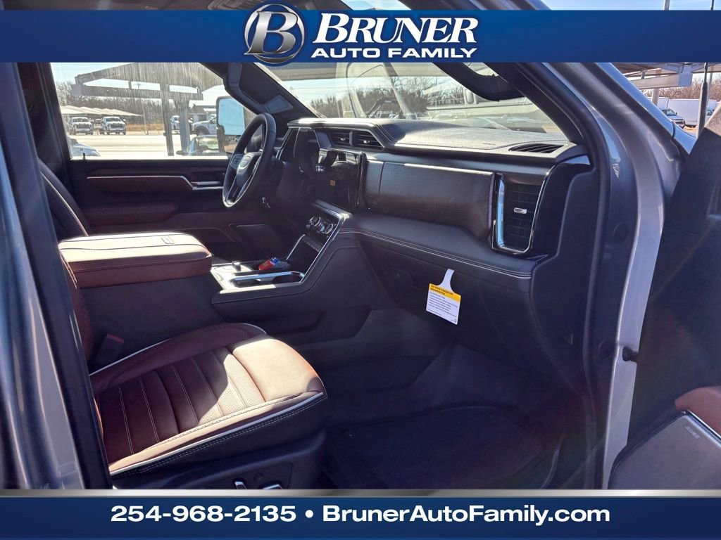 New 2026 GMC Sierra 2500 Denali Ultimate w/ LPO, Black Badging Package image 16