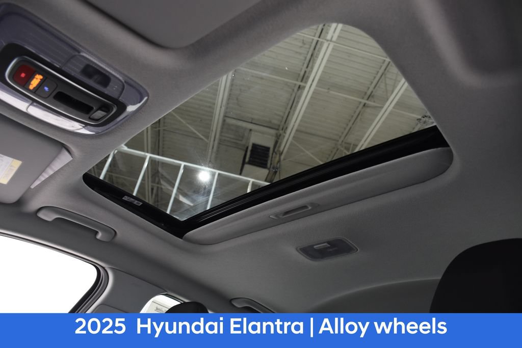 Certified 2025 Hyundai Elantra SEL FWD image 26