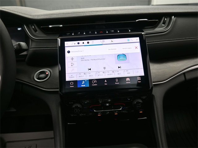 Used 2025 Jeep Grand Cherokee L Limited w/ Black Appearance Package image 10