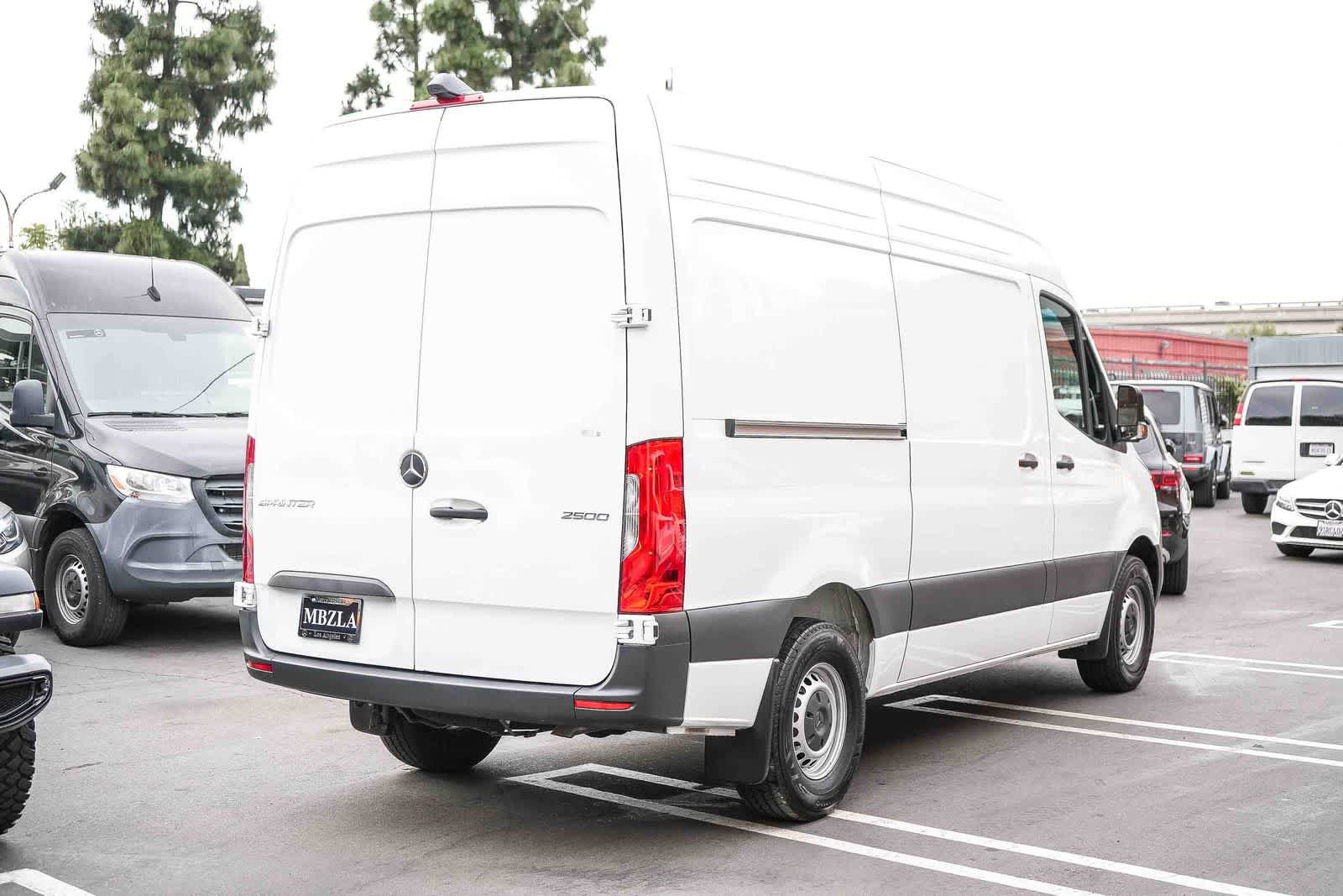 Used 2025 Mercedes-Benz Sprinter 2500 image 7