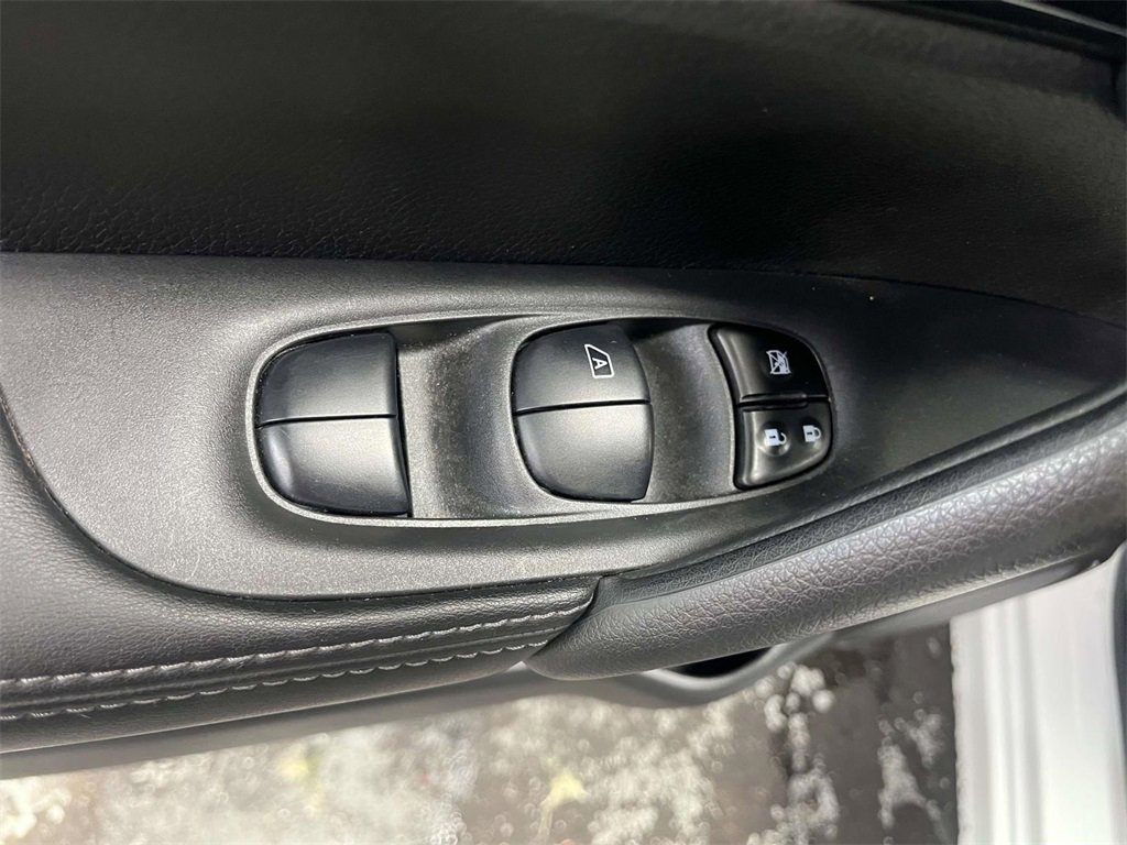 Used 2022 Nissan Rogue Sport SV w/ Technology Package image 16