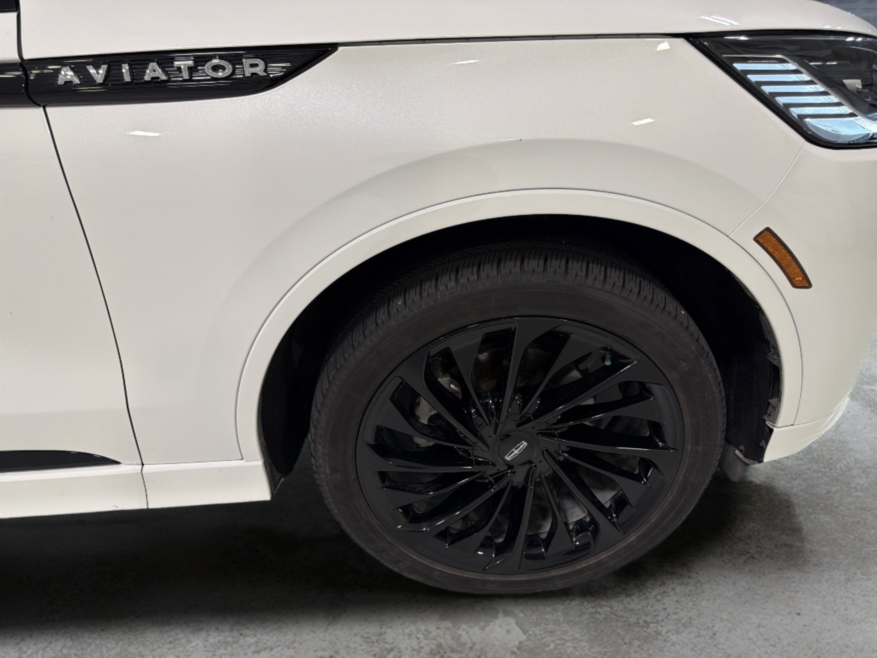 Used 2025 Lincoln Aviator Reserve w/ Equipment Group 201A AWD/4WD image 20